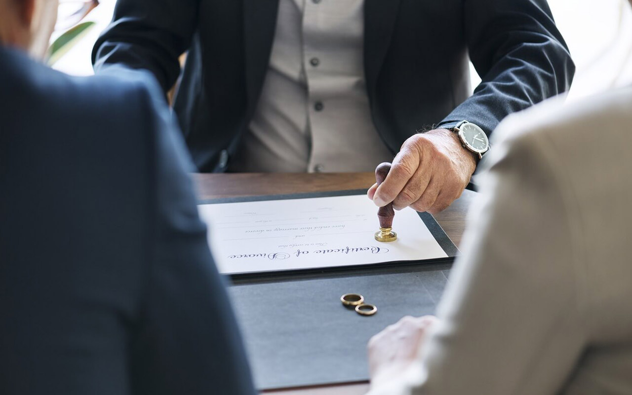 Divorcios y Sucesiones